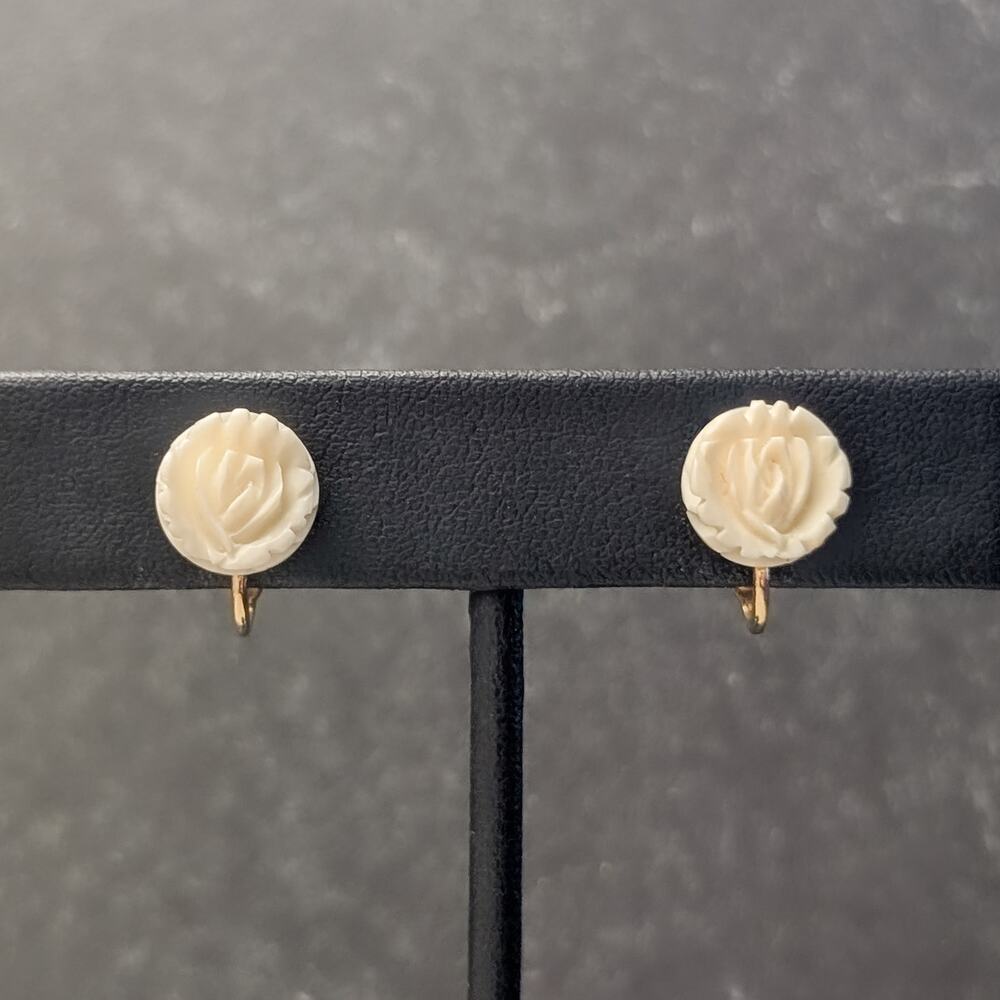 Vintage Clip On Earrings 3/8" Cream Circle Shape Flower - Whimsical Floral